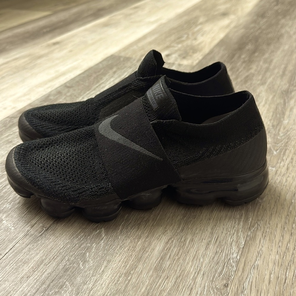 Nike Air Vapormax Flynit moc black sneakers  size 8